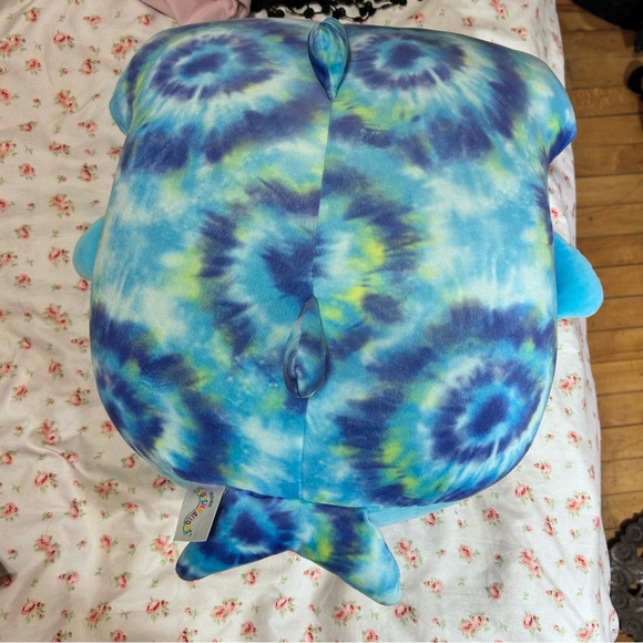 blue and white shark squishmallow - Picture 2 of 3
